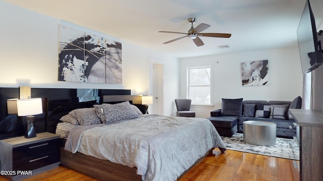 bedroom featuring light hardwood / wood-style floors and ceiling fan