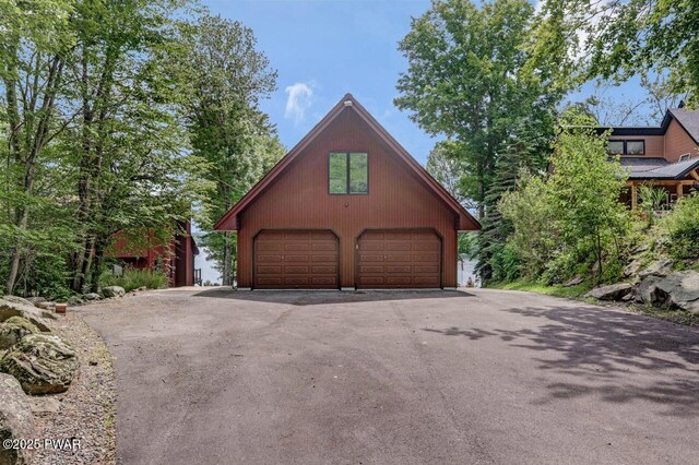 518 Lakeview Dr E, Lake Ariel, PA 18436 - view of detached garage