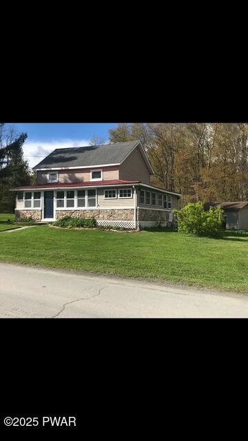 view of front of property with a front lawn