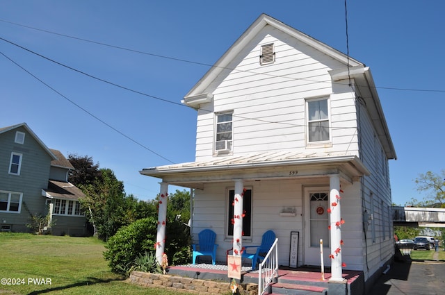 view of front facade featuring a front lawn