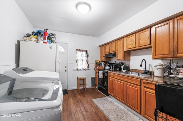 kitchen with washer and clothes dryer, dark wood-type flooring, sink, white fridge, and black range with electric stovetop