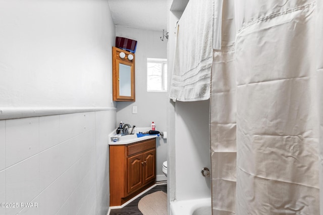 full bathroom featuring vanity, toilet, and shower with separate bathtub