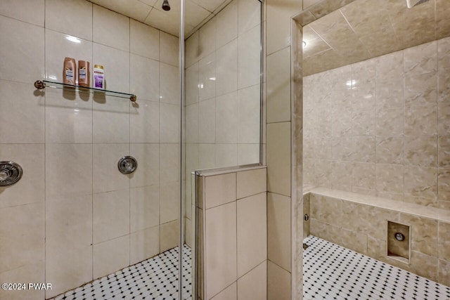 bathroom featuring tiled shower