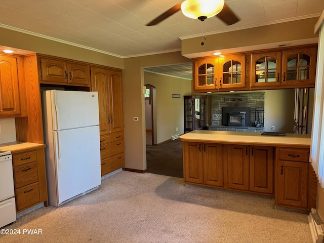 kitchen featuring ceiling fan, kitchen peninsula, crown molding, white fridge, and light carpet