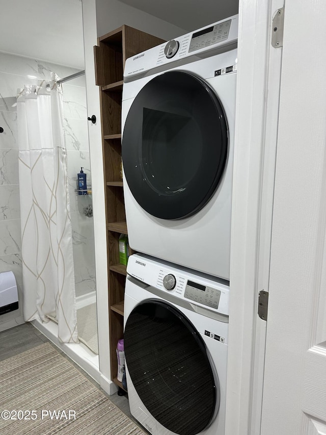 439 Gold Finch Rd, Bushkill, PA 18324 - laundry area with stacked washer and clothes dryer