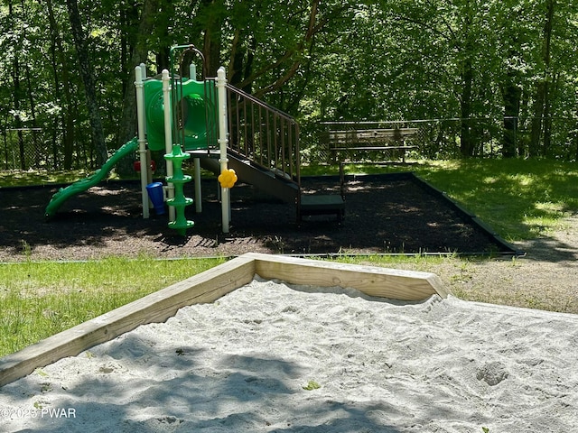 439 Gold Finch Rd, Bushkill, PA 18324 - view of community play area