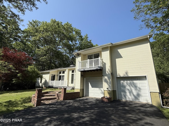 12044 Maplewood Dr, East Stroudsburg, PA 18302 - view of front facade featuring driveway, a garage, and a balcony