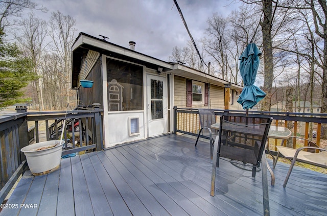 deck with outdoor dining space