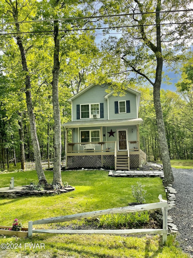 view of front facade featuring a porch and a front yard