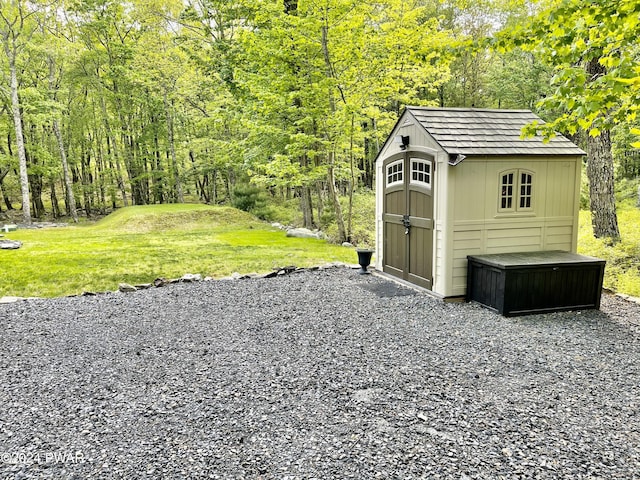 view of outdoor structure featuring a yard