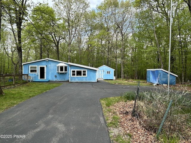 201 Oak Hill Rd, Hawley, PA 18428 - view of front of property with fence