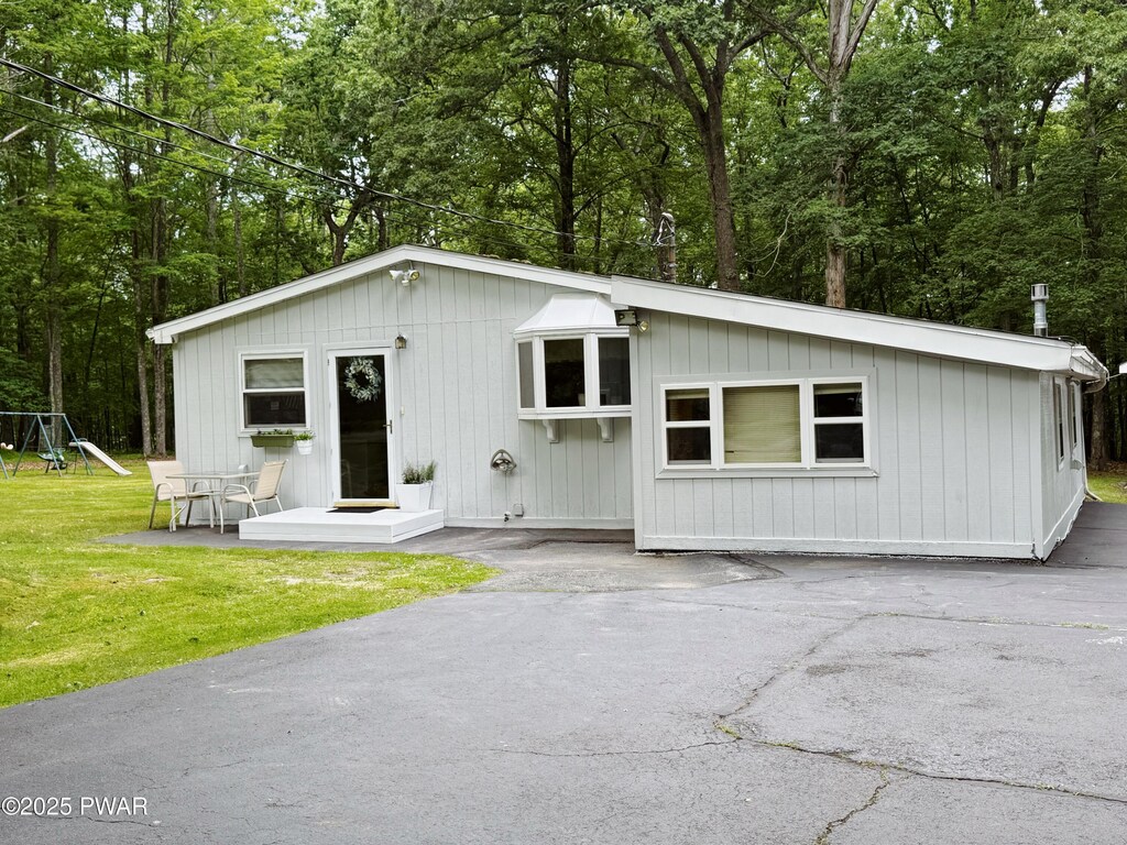201 Oak Hill Rd, Hawley, PA 18428 - view of front facade with a front lawn and a patio area