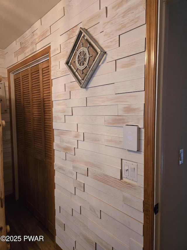 100 Saddlebrook Ln, Lords Valley, PA 18428 - detailed view of wooden walls