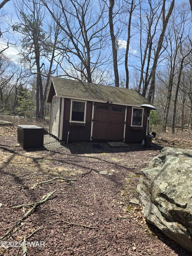 100 Saddlebrook Ln, Lords Valley, PA 18428 - view of outbuilding with an outdoor structure