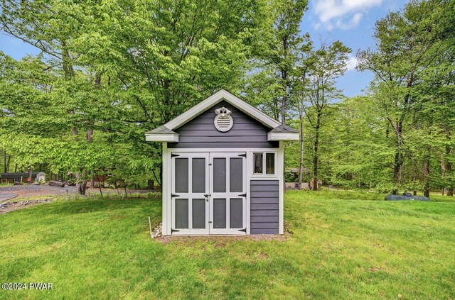 view of outbuilding featuring a yard