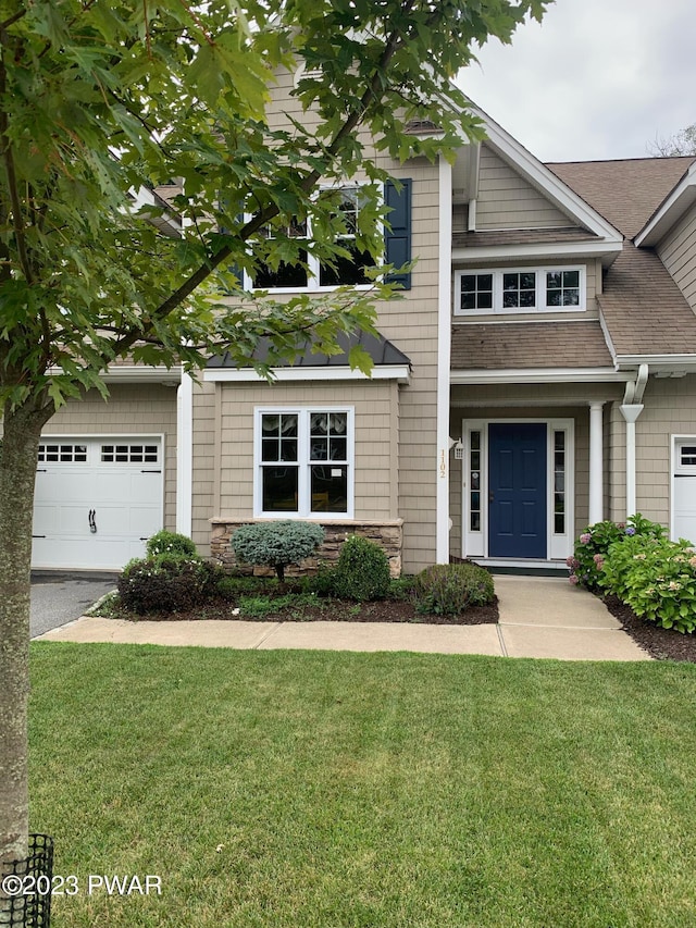 view of front facade featuring a front yard and a garage