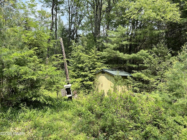 142 E Balsam Rd, Greentown, PA 18426