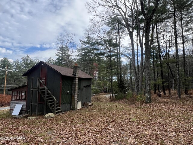 exterior space featuring an outbuilding