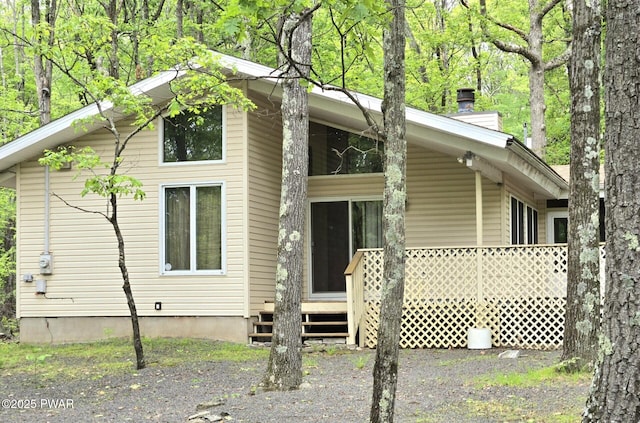 113 Widgeon Ln, Lords Valley, PA 18428 - mid-century modern home featuring a chimney