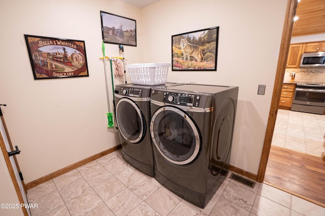 1010 Lotus Ter, Lake Ariel, PA 18436 - laundry area with washing machine and dryer and baseboards