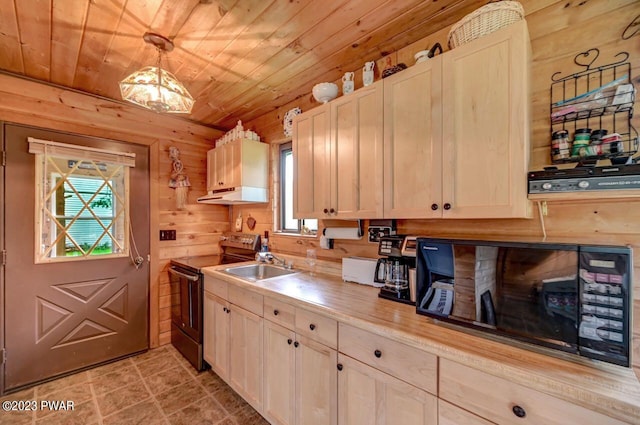 kitchen with pendant lighting, plenty of natural light, wooden ceiling, and electric stove