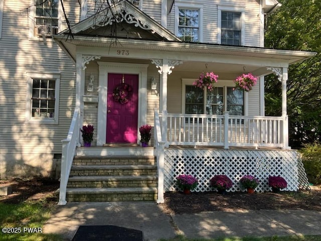 entrance to property featuring a porch