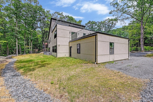 view of side of property featuring a yard