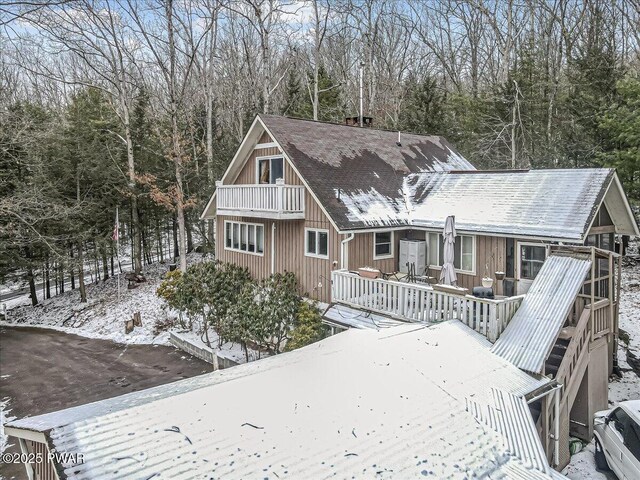6 Ridge Vw, Hawley, PA 18428 - view of front of house with a balcony