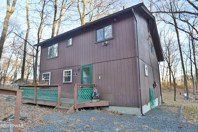 150 N Lake Dr, Dingmans Ferry, PA 18328 - back of property featuring a deck
