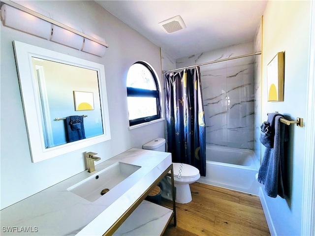 full bathroom with hardwood / wood-style flooring, sink, toilet, and shower / tub combo