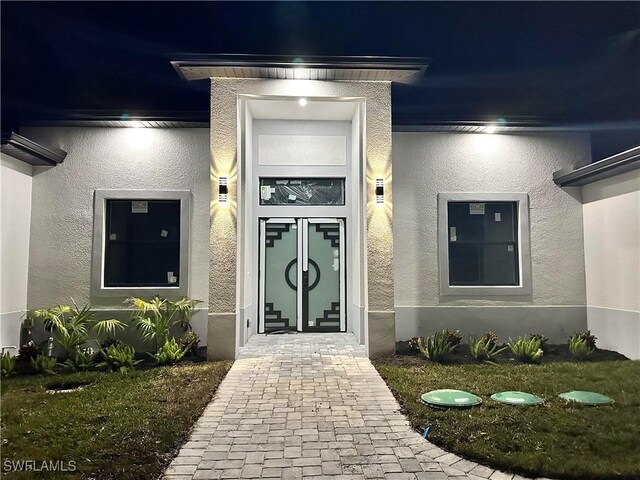 entrance to property with stucco siding