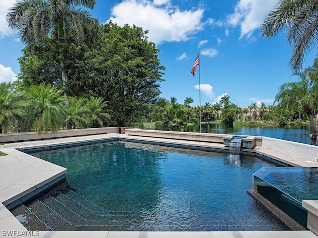 view of swimming pool