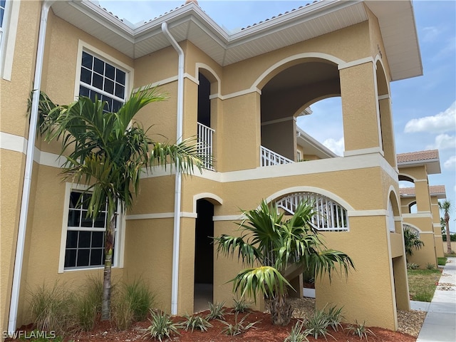 exterior space featuring a balcony