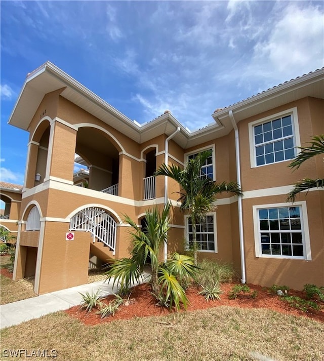 view of front of property with a balcony