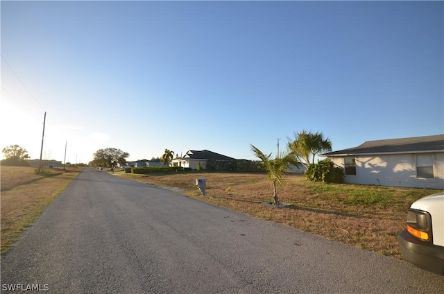 Listing photo 2 for 1106 NE 12th St, Cape Coral FL 33909