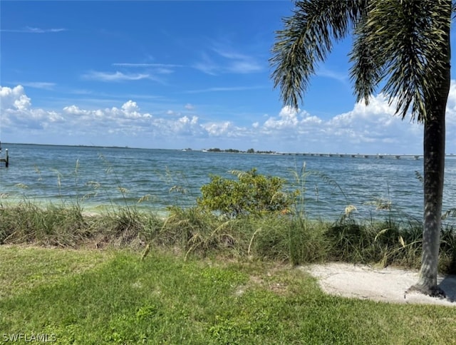 Listing photo 2 for 1028 Bayview Dr, Sanibel FL 33957