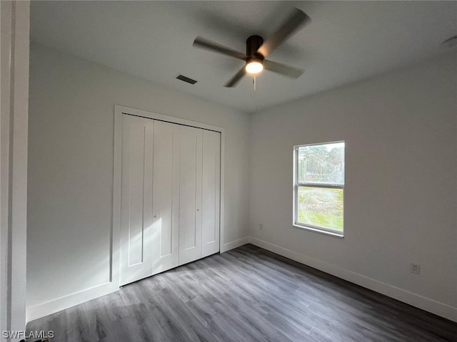 unfurnished bedroom featuring ceiling fan, a closet, and light hardwood / wood-style flooring