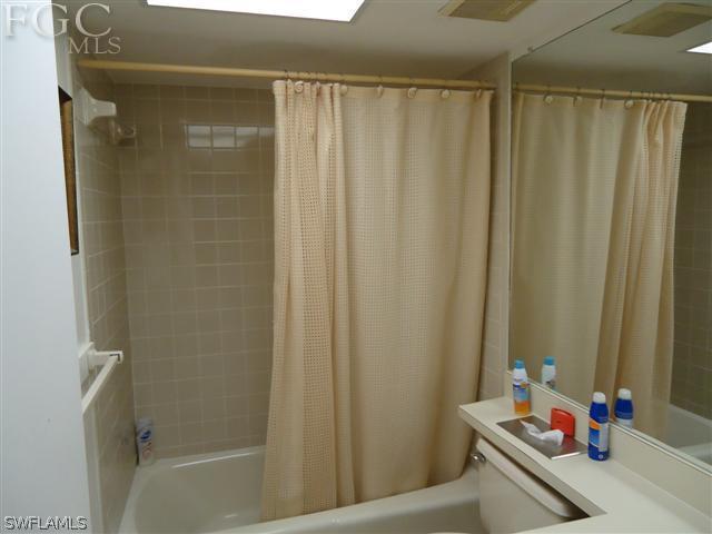 bathroom featuring shower / bath combo with shower curtain