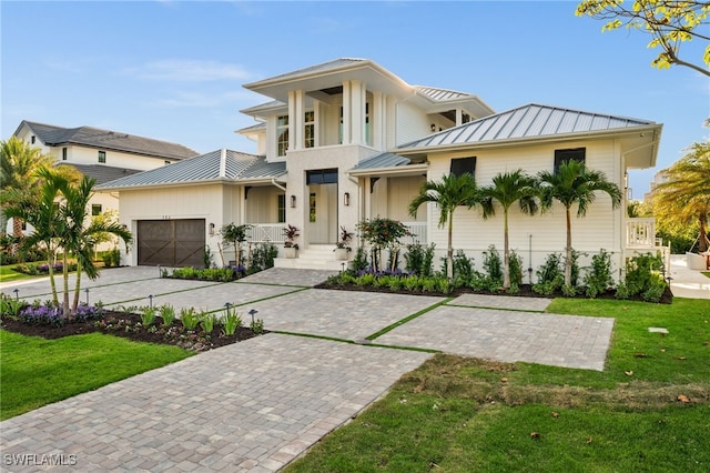 view of front of home featuring a front yard and a garage