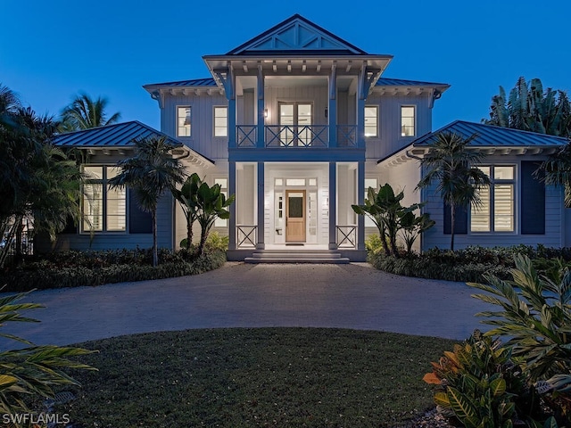 view of front of home featuring a balcony