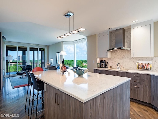 7575 Pelican Bay Blvd Unit 608, Naples, FL 34108