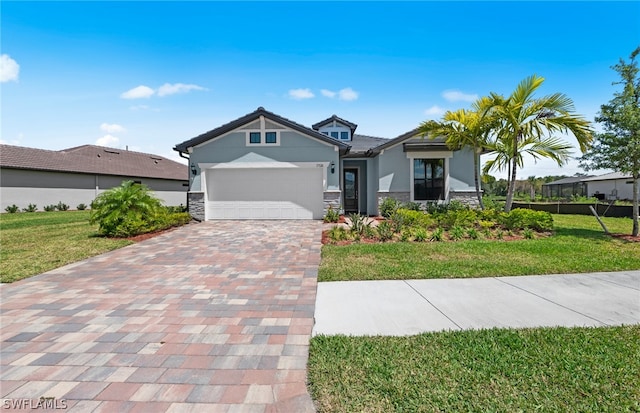 view of front of home featuring a front yard