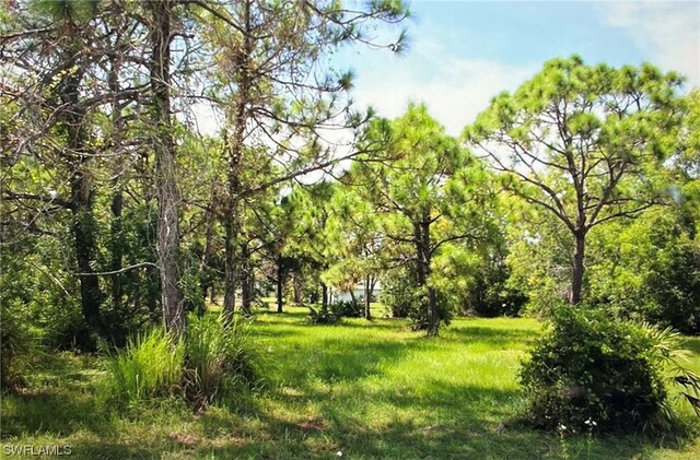 Listing photo 3 for 8757 Stringfellow Rd, Saint James City FL 33956