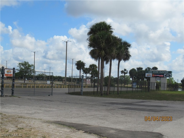 Listing photo 2 for 11830 Bayshore Rd, North Fort Myers FL 33917