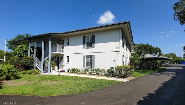 view of front of home with a front lawn