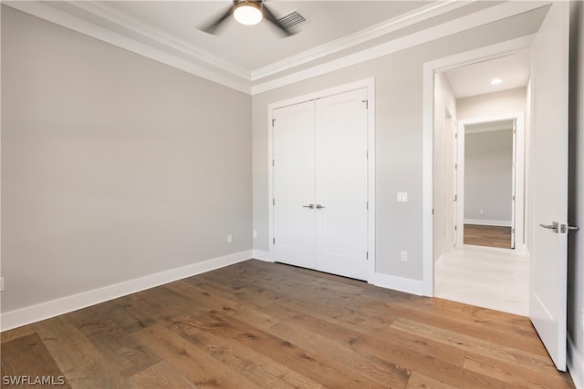 unfurnished bedroom with ceiling fan, a closet, and hardwood / wood-style flooring