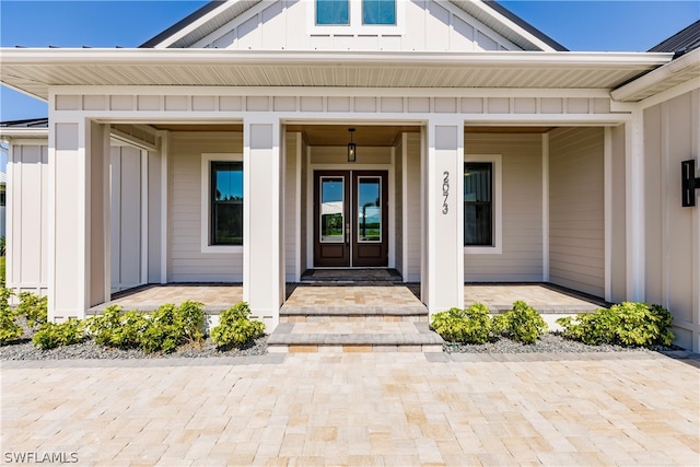 entrance to property featuring covered porch