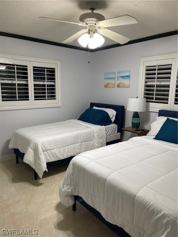 bedroom featuring ceiling fan and a textured ceiling