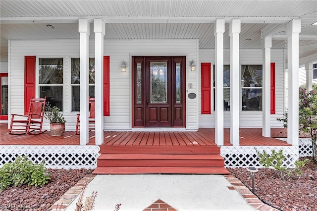 entrance to property featuring a porch