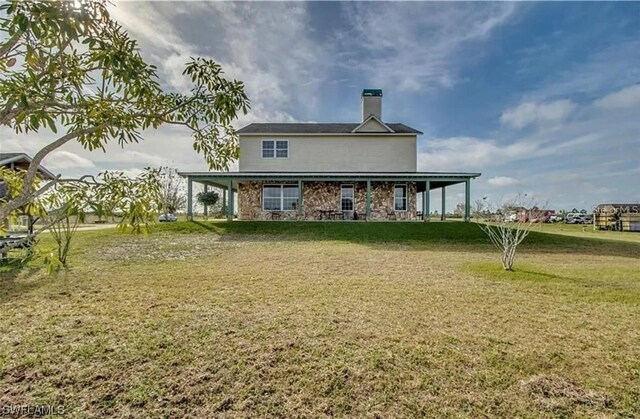 back of house featuring a lawn